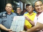 uang-sisa-hasil-perampokan-dari-mobil-bank-mandiri-disita-polisi-dari-tangan-pelaku_20180106_233202.jpg