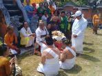upacara-mensyahkan-menjadi-sulinggih.jpg