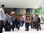 upacara-penghormatan-terakhir-senator-dki-jakarta-am-fatwa_20171214_135914.jpg