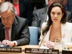 utusan-khusus-pbb-untuk-urusan-pengungsi-angelina-jolie_20150428_110424.jpg