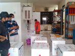 vaksin-dimasukkan-ke-cool-room-instansi-farmasi-dinkes-provinsi-kalsel.jpg