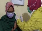 vaksinasi-nakes-di-puskesmas-tambaruntung-tapin.jpg