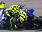 valentino-rossi-jatuh-di-sirkuit-sepang-malaysia_20181104_140720.jpg