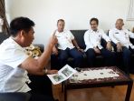 wabup-tapin-instruksikan-jembatan-segera-diperbaiki_20170419_134532.jpg