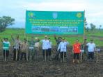 wakil-bupati-banjar-dan-dandim-cetak-sawah-baru_20160921_182105.jpg