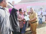 wali-kota-banjarbaru-bagikan-sertifikat-ptsl-kepada-warga-syamsudin-noor.jpg