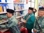 wali-kota-banjarbaru-meninjau-bantuan-buku.jpg
