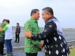 wali-kota-banjarbaru-nadjmi-adhani-menyambut-jenderal-tni-purn-moeldoko_20180210_100914.jpg