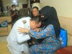 wali-kota-terpilih-h-m-aditya-mufti-ariffin-sungkem.jpg