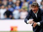 walter-mazzarri-memberikan-instruksi-di-pinggir-lapangan-saat-watford-melawan-chelsea_20180105_065212.jpg