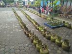 warga-banjarbaru-antre-beli-gas-3-kilogram_20180226_175616.jpg