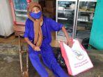 warga-banjarmasin-mendapat-paket-sembako-dari-presiden-kamis-21102021.jpg