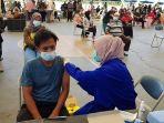 warga-divaksinasi-di-lapangan-lambung-mangkurat-kandangan-kabupaten-hss-sabtu-26062021.jpg