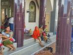 warga-korban-kebakaran-mengungsi-di-langgar-mahallul-khair_20160607_190620.jpg