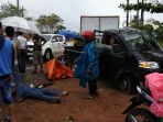 warga-melihat-sopir-pikap-tak-sadarkan-diri_20180613_151823.jpg