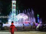 warga-mendatangi-taman-air-mancur-martapura.jpg