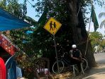 warga-pejambuan-melayat-ke-kediaman-almarhum-bajuri_20170920_124723.jpg