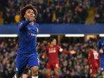 willian-melakukan-selebrasi-usai-mencetak-gol-pada-laga-chelsea-vs-liverpool.jpg