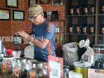wisata-kalsel-lahan-di-kafe-biji-kopi-borneo-kota-banjarbaru-ditanami-empat-jenis-pohon-kopi.jpg