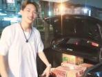 youtuber-ferdian-paleka-kini-jadi-buronan-polisi-terkait-kasus-prank-sembako-berisi-batu.jpg