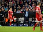 zinedine-zidane-memberi-instruksi-kepada-para-pemain-real-madrid-saat-meladeni-bayern-muenchen_20180426_071045.jpg