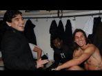 zlatan-ibrahimovic-kanan-saat-berjumpa-dengan-mendiang-diego-maradona.jpg
