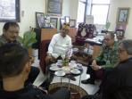 zulfadli-gazali-hermansyah-silaturahmi-ke-banjarmasin-post_20150805_124907.jpg
