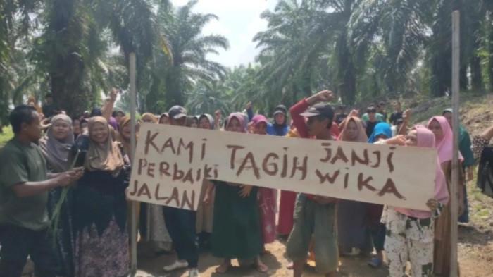 BLOKADE JALAN KEBUN SAWIT