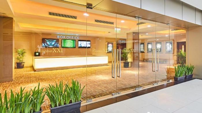 Pintu masuk Bioskop XXI Lotte Bintaro, Kota Tangerang Selatan, Banten.