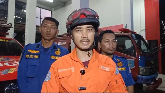 DAMKAR - Petugas Damkar Tangerang Selatan berhasil