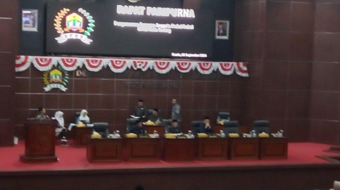 Rapat Paripurna, Anggota DPRD Kota Serang Kedapatan Merokok