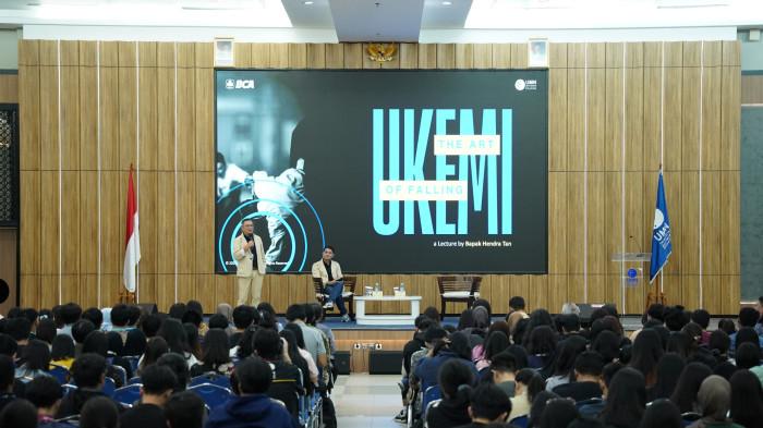 Direktur BCA Berbagi Ilmu, Ajak Mahasiswa UMN Maknai Kegagalan sebagai Peluang untuk Berkembang