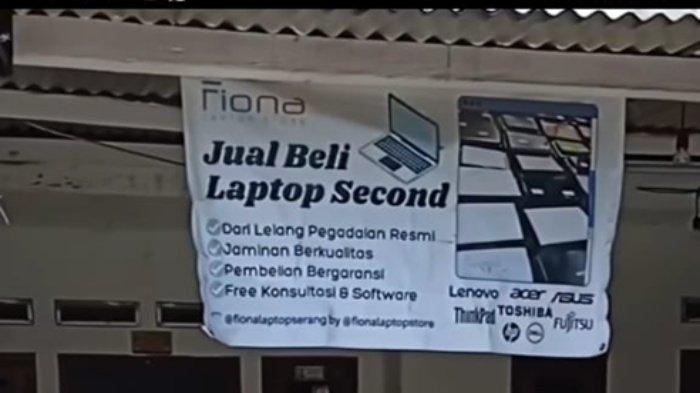 Spanduk Fiona Laptop di toko Fiona Laptop, Serang, Banten.