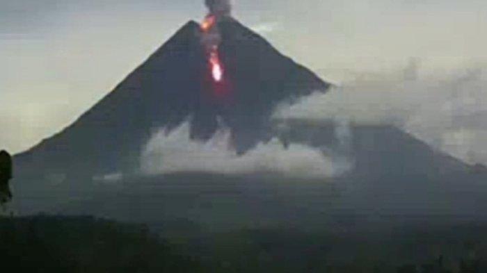 Gunung Semeru Erupsi Sore Ini, Letusan Asap Capai Setinggi 1000 Meter