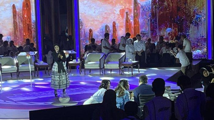 Ternyata Ini Alasan Grace Natalie dan Isyana Datangi Meja Moderator Saat Jeda Debat Ketiga