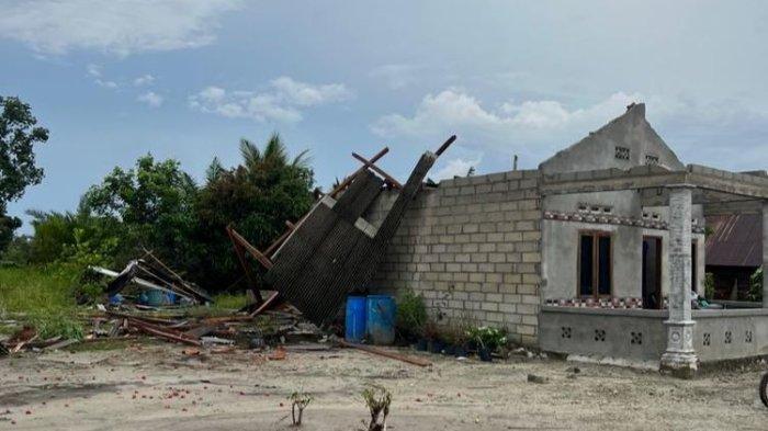 13 Rumah Warga Belitung Rusak Usai Diterjang Angin Puting Beliung