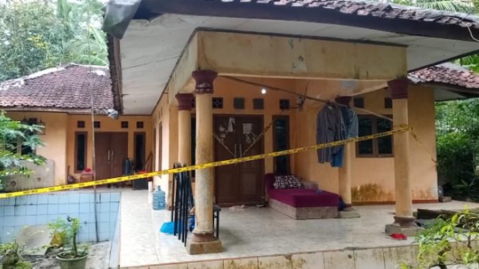 KASUS PEMBUNUHAN - Seorang pria berinisial OI (28) warga Kampung Kadujangkung, Desa Kadujangkung, Kecamatan Mekarjaya, Kabupaten Pandeglang, tega menghabisi nyawa kekasihnya sendiri di rumahnya, Jumat (8/5/2026). 
