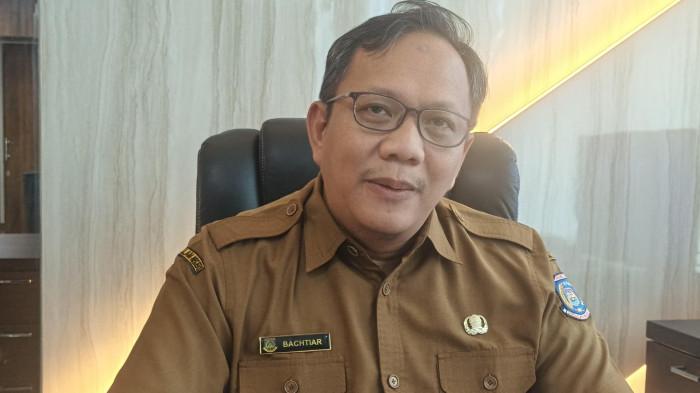 BAZAR RAMADAN - Pelaksana Tugas (Plt) Kepala Disperindag Kota Tangsel, Bachtiar Priyambodo, saat diwawancarai di ruang kerjanya, usai rapat finalisasi bersama tujuh kecamatan, Selasa (3/3/2026).