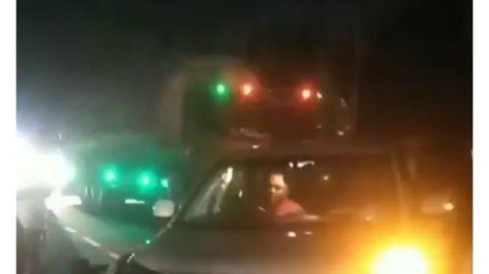 Senin Dini Hari, Mobil Ringsek Usai Tabrak Pembatas di Jalan Raya Serang-Cilegon