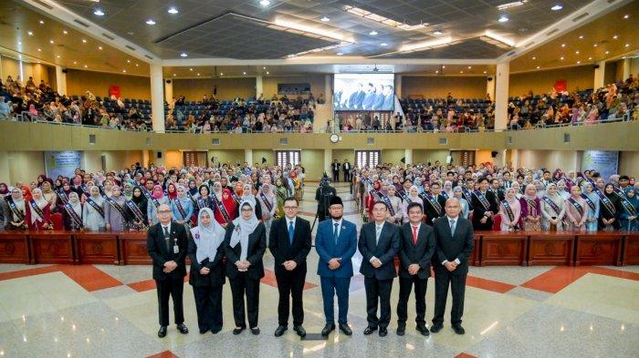 Penyerahan Sertifikat Pendidik Lulusan Program PPG : Simbol Pengabdian dan Profesionalisme