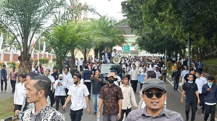 Ini Tuntutan yang Dibawa 10 Ribu Honorer di Banten saat Demo di Gedung DPR RI