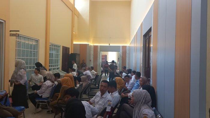BREAKING NEWS Sejumlah Tenaga Honorer Geruduk DPRD Kota Serang Pertanyakan Nasib