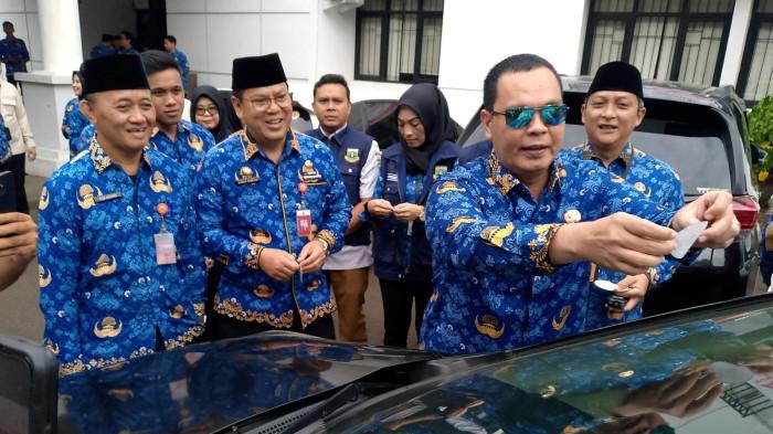 44 Kendaraan ASN Pemkot Serang Masih Nunggak Pajak, Wali Kota Budi Tempelkan Stiker Para Penunggak