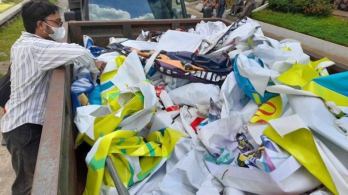 Satpol PP Dapat 2 Truk APK Ilegal Cawalkot Tangsel, Dipasang di Sekolah hingga Rumah Ibadah