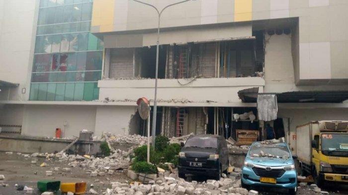 Detik-detik Plafon Margo City Ambruk, Pengunjung Panik Berlarian Selamatkan Diri