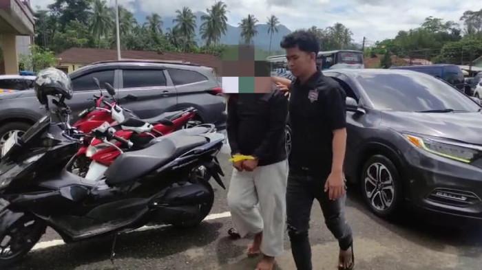KEKERASAN SEKSUAL - Polres Pandeglang mengamankan seorang ayah berinisial EEL (32) warga Kecamatan Labuan, Kabupaten Pandeglang, Rabu (8/4/2026). 