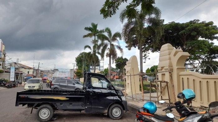Bahu Jalan Taman Sari Digunakan Sebagai Lahan Parkir, Warga Serang: Bikin Macet