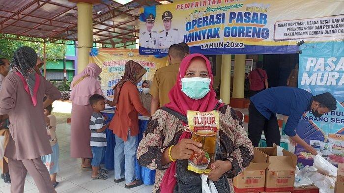 Sinergi dengan Bulog, Pemkot Serang Gelar Operasi Minyak Goreng di Kecamatan Curug