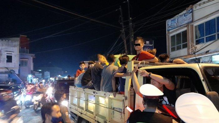 Hendak Konvoi Takbiran Keliling, 2 Truk Berisikan Anak-anak di Lebak Disetop Petugas Gabungan