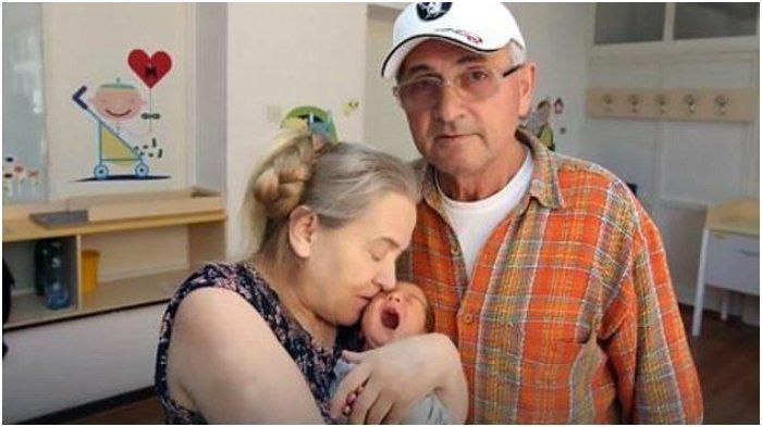 Derita Atifa Janda di Serbia, Dicerai Suami Usai Lahirkan Anak pada Usia 60 Tahun, Ini Kisahnya